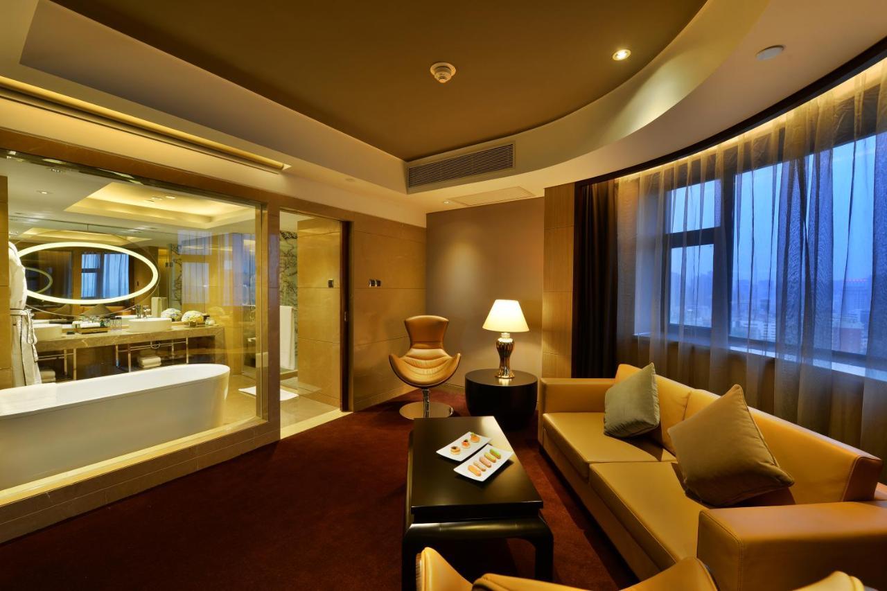 Отель Sofitel Zhengzhou International Экстерьер фото